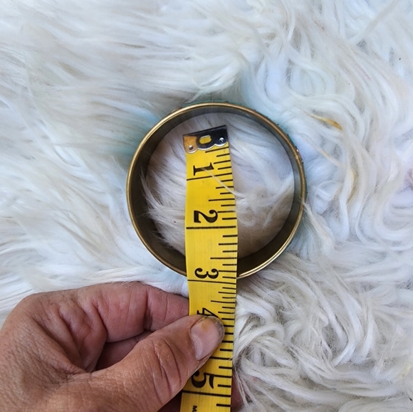 Vintage cross inlay brass bangle - Picture 4 of 5